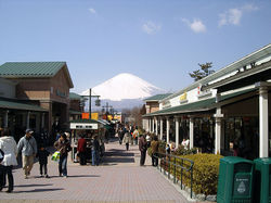 800pxgotemba_premium_outlets1_2